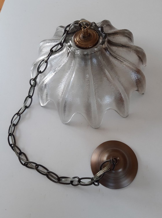 Image 1 of Lampada a sospensione in vetro ghiacciato a forma di calice e di petalo