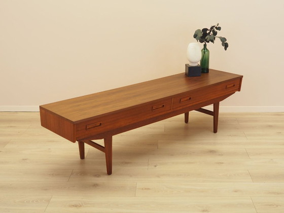 Image 1 of Aparador bajo de teca, diseño danés, década de 1960, fabricado en Dinamarca.