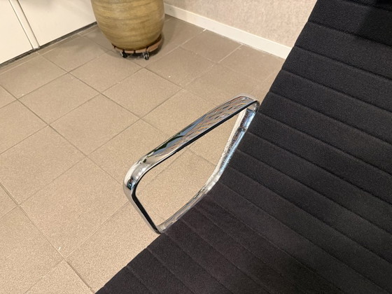 Image 1 of Vitra | Charles & Ray Eames | EA124 | Black Hopsak & Chrome | 1x