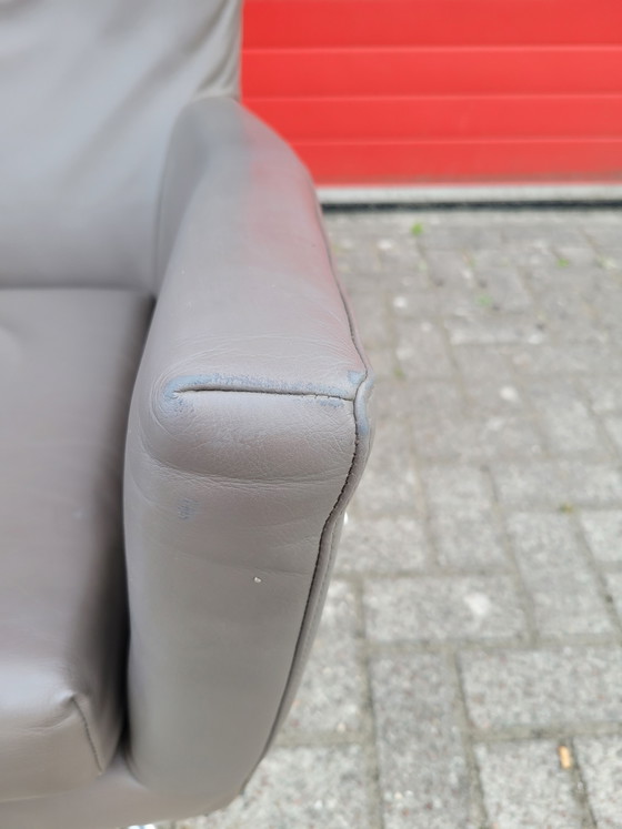 Image 1 of Nette leren Taupe kleurige Label van den Berg Foxx fauteuil