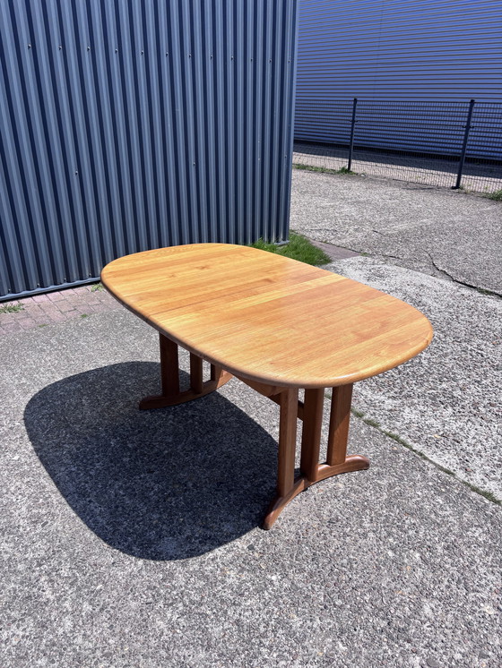 Image 1 of Vintage oak dining table extendable solid