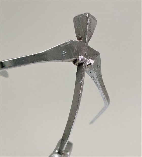 Image 1 of Escultura deportiva de acero con el sello de una corona de orfebre