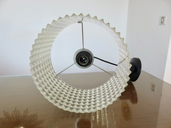 Image 1 of Ciondolo a punta di diamante in plastica, anni '70