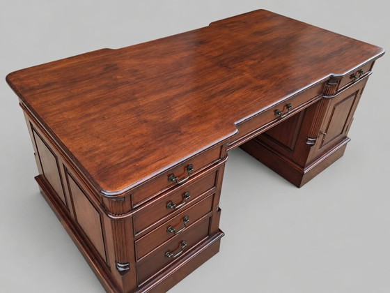 Klassischer englischer doppelseitiger Schreibtisch Partnerdesk, Schreibpult Maße: 180x94cm und 77cm hoch. (photo 4 of 5)