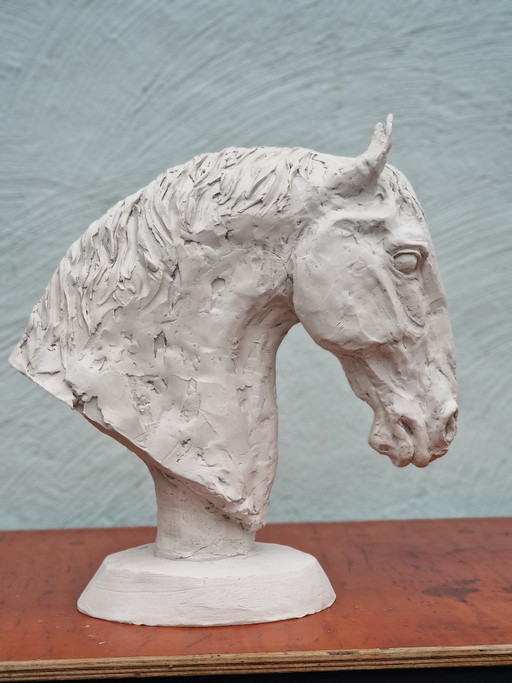 - Sculpture de tête de cheval