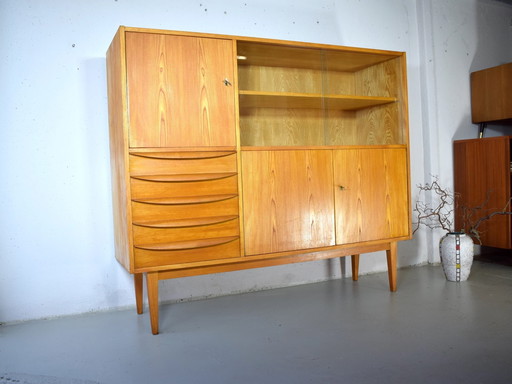 Credenza alta vintage degli anni '50 di Hellerau F. Ehrlich, vetrina e mobile espositivo.