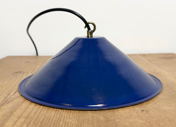 Image 1 of Industrielle britische Fabrik-Hängeleuchte aus blauem Emaille, 1950er Jahre