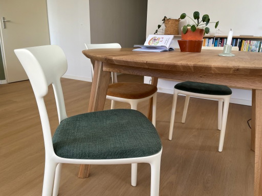 4x Infiniti Canova chairs (RAL9001, green/orange)