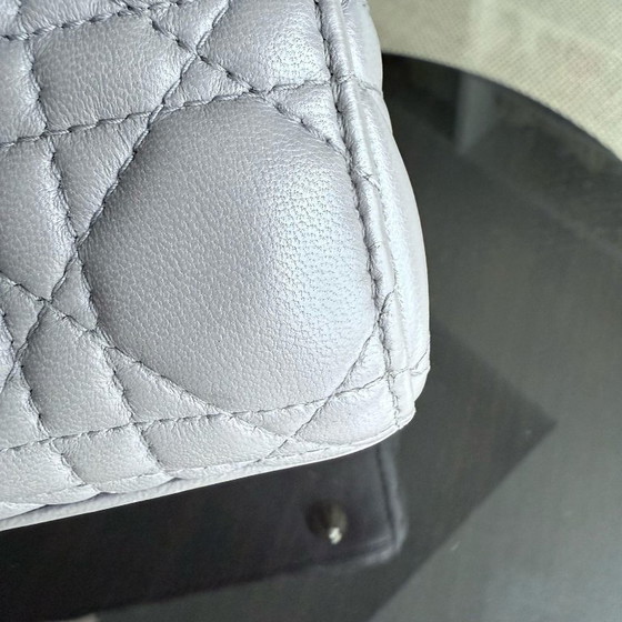 Image 1 of DIOR DONNA PICCOLO - PELLE DI AGNELLO CANNAGE GRIGIO FERRAMENTA GRIGIO ORO