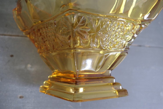 Image 1 of Vaso Art Déco in vetro pressato ambrato pique fleur