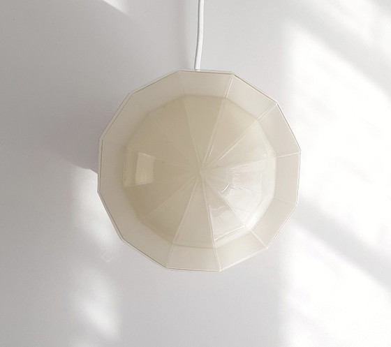 Image 1 of Beige glazen art deco plafondlamp van Thabur in Den Haag, medium variant, art deco lamp glazen bol