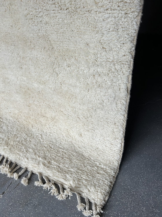Image 1 of Tapis Beni Ouarain entièrement uni – 310 x 202 cm