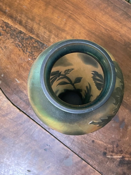 Image 1 of Vasen signiert DE VANNES – mehrschichtiges Glas – florales Dekor – 31 und 32 cm