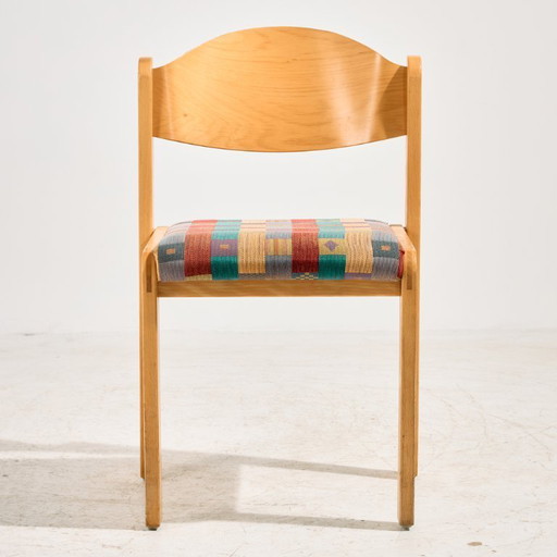 Stapelbarer Buchenholzstuhl