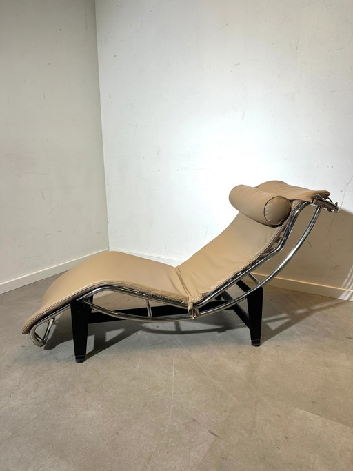 Chaise longue LC4 – diseño de Le Corbusier – marrón claro – réplica – chaises longue (photo 2 of 5)