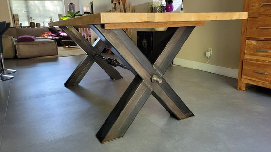 Image 1 of Spacious, beautiful, sturdy dining table