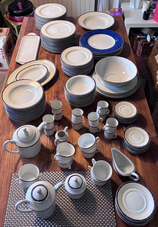 Service de table Guy Degrenne. 117 pièces, complet. Porcelaine de Limoges. Neuf.