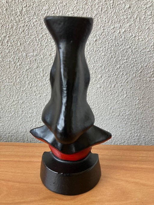 Salvador Dali Brillenständer. Vertrautes Design Nase mit Schnurrbart und Lippen.