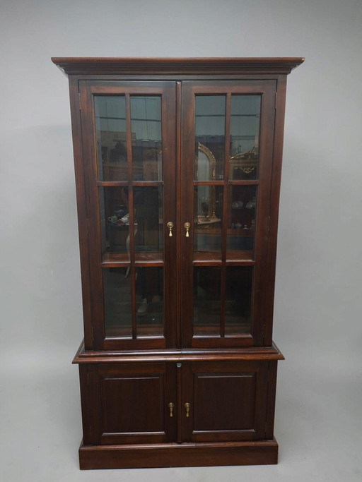 Vitrine/bibliothèque anglaise classique en acajou, légères traces d'usure, dimensions 100x46cm et 190cm de hauteur.