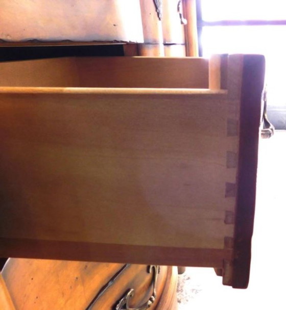 Image 1 of Traditionele dressoir/ladekast met 8 laden van fruithout van Century Furniture