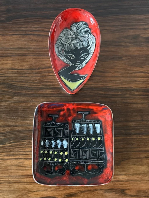 Paire de petites assiettes des années 1950, de style Fantoni, provenant de Saint-Marin
