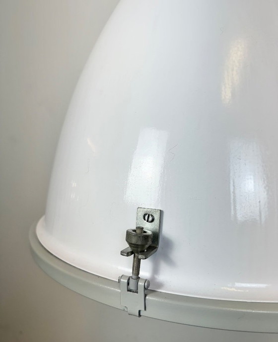 Image 1 of Lámpara industrial grande de esmalte blanco con pantalla de cristal, década de 1990