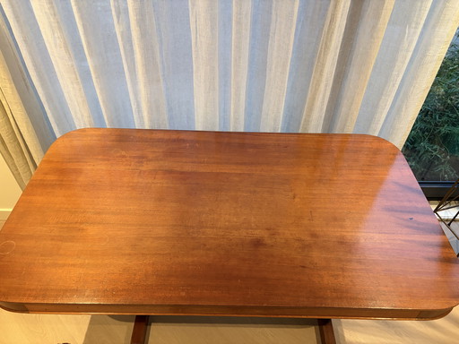 Einzigartiger Tisch aus ostafrikanischem Rosenholz