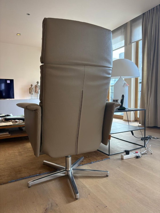 Twee (2) verstelbare relax-fauteuil in taupe leer, Durlet, Verstelbare relaxstoel, Metaal, Modern (foto 4 van 6)