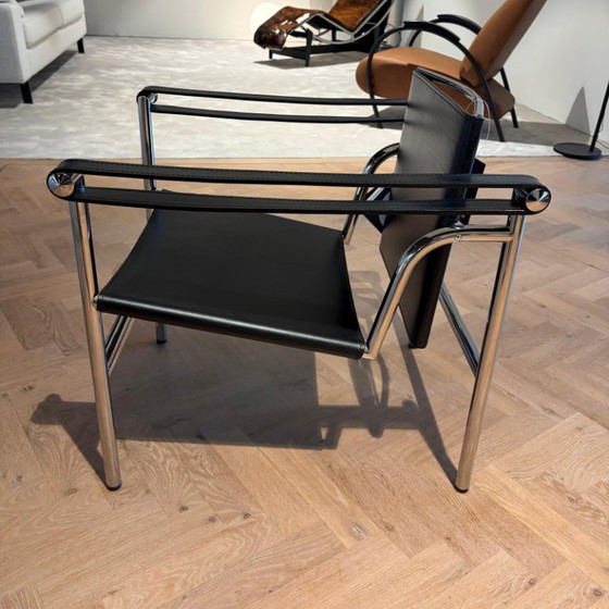 Cassina 1 Fauteuil dossier basculant, Cuir, Chrome, Noir (photo 3 sur 5)