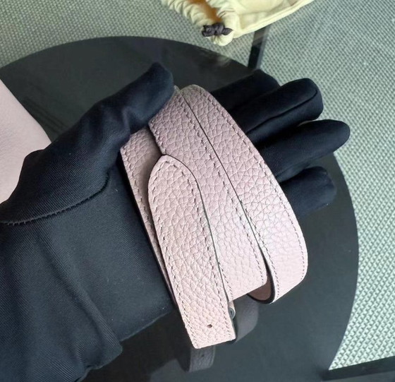 Image 1 of LOUIS VUITTON CAPUCINES - BB CUIR DE VEAU TAURILLON ROSE JASMIN FERMOIR ARGENTÉ