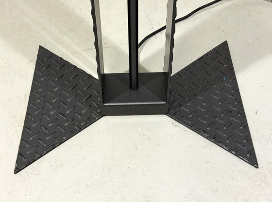 Image 1 of Italiaanse vloerlamp van traanplaat staal en glas uit 1980.