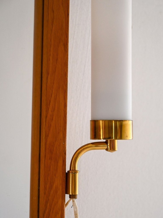 Image 1 of Miroir vintage des années 1950 avec appliques en laiton intégrées