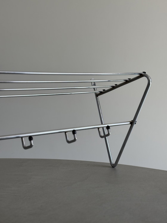 Image 1 of Minimalistischer Metall-Garderobenständer - Wandmodell, 70er Jahre