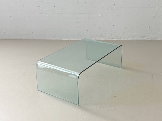 Image 1 of Glazen salontafel van gebogen veiligheidsglas, jaren 70.