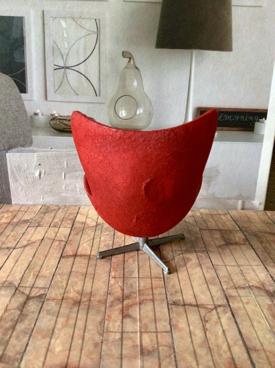 Poltrona a uovo in miniatura vintage di Arne Jacobsen – Oggetti decorativi, Metal, Other (photo 4 of 11)