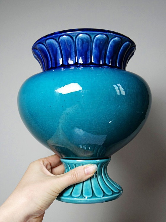 Image 1 of Turquoise en kobaltblauwe geglazuurde aardewerken vaas/plantenbak van D. Dinis, jaren 1960-1980.