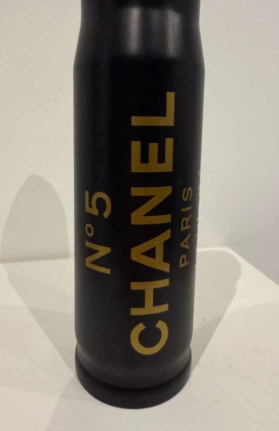 Image 1 of Bullet Chanel, hand signed no. 1/10, size XL. Certificate of authenticity from the artist. Excellent condition.
