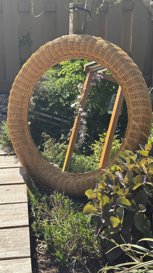 Großer runder geflochtener Wandspiegel aus Rattan