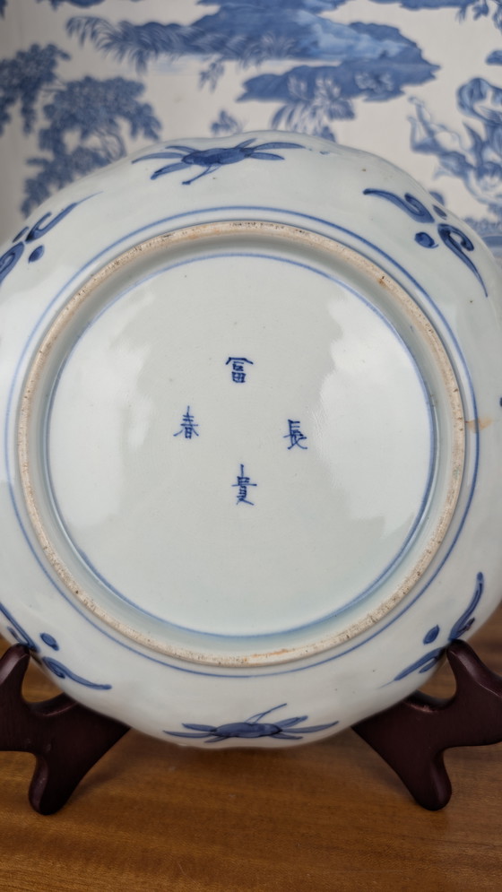 Image 1 of Signed Imari porcelain plate with late 19th century Japanese art nouveau decoration