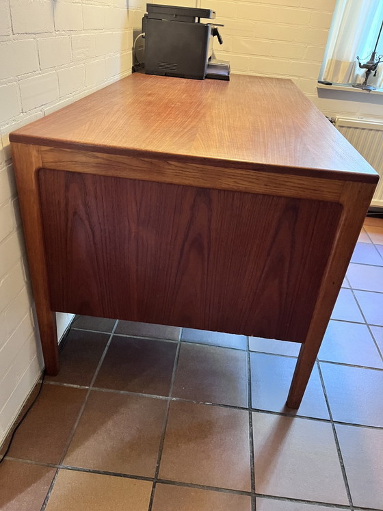 Image 1 of Vintage teakhouten bureau met 6 lades