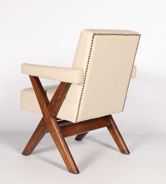 Pierre Jeanneret, une paire de chaises de bureau à piètement en X – Fauteuils, Skaï, Bois (photo 4 of 8)