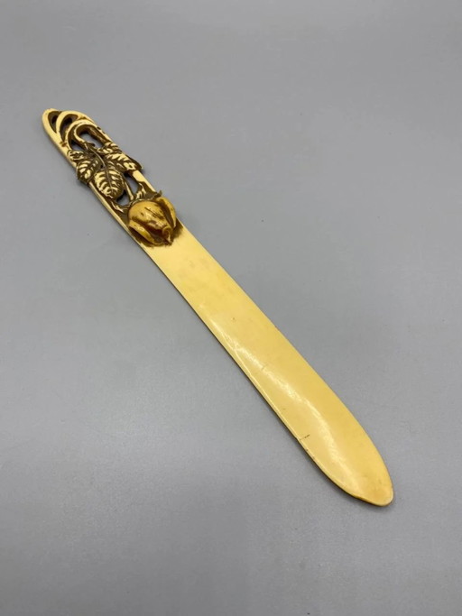 Antique Art Nouveau letter opener with floral design – decoratieve objecten