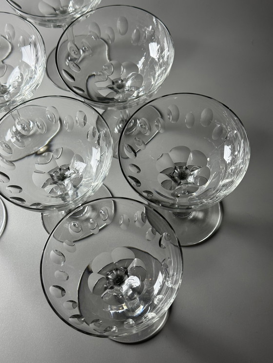 Image 1 of Set van 8 Art Deco champagnecoupéglazen (jaren 1920-1930) – halfkristal, handgegraveerd