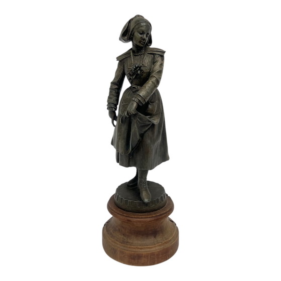 Image 1 of Antike Bronzefigur einer Dame – „Noce Bretonne“