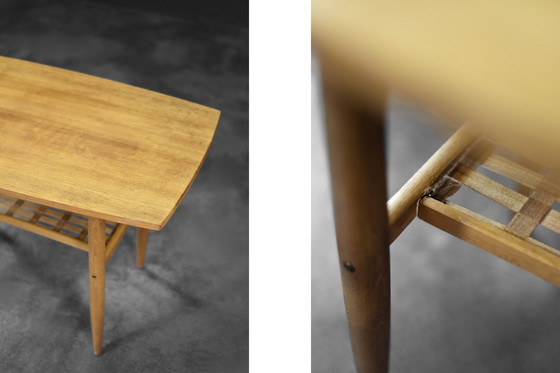 Image 1 of Table basse scandinave vintage en bois de cerisier avec étagère tissée, Mid Century Modern, 1960s