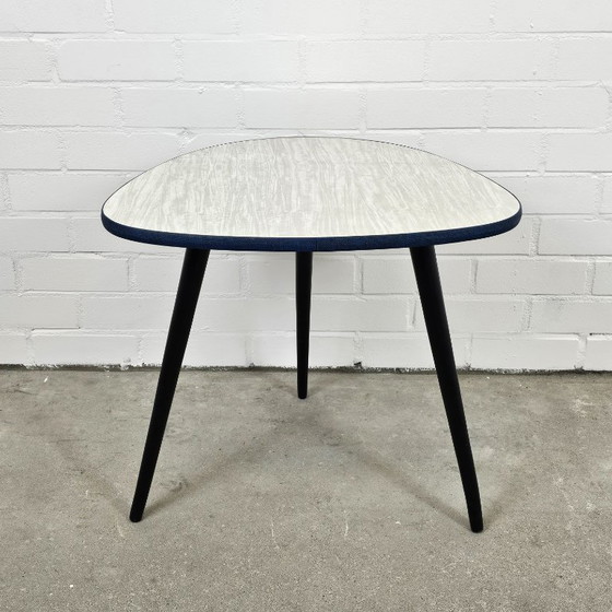 Image 1 of Tavolino da caffè vintage anni '50 con piano in formica e bordo blu