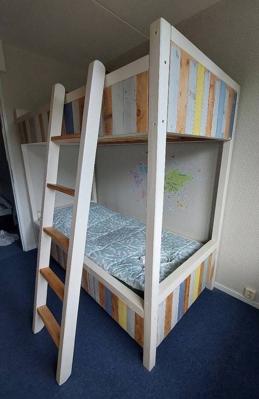 Lit superposé unique en bois