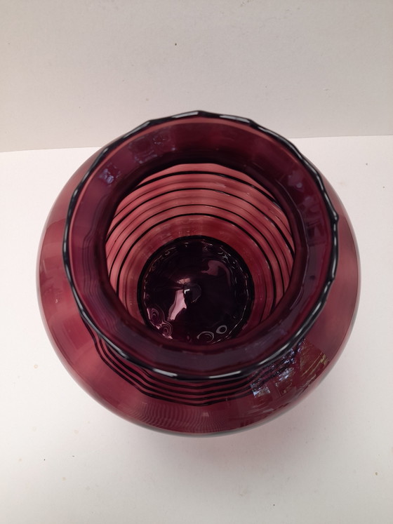 Doyen Art Deco Vase in Bordeaux Glass (photo 3 of 6)