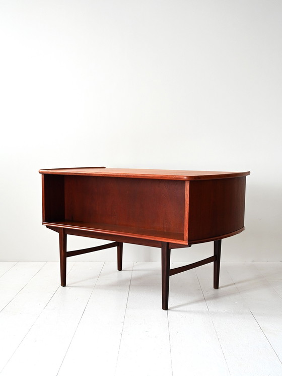Image 1 of Bureau vintage danois en teck avec étagère