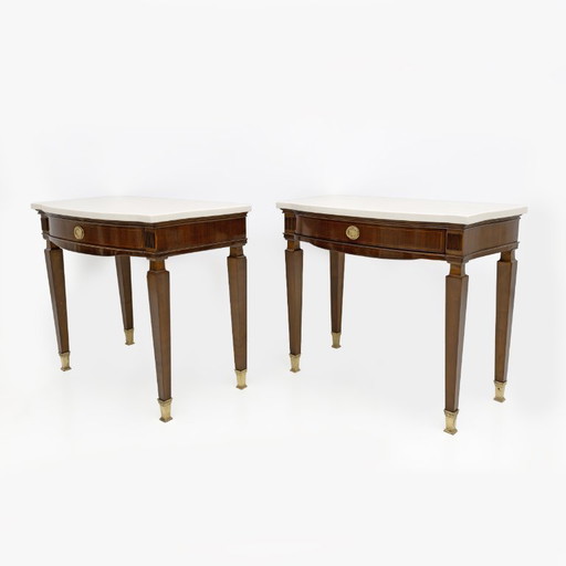 Paire de tables de chevet de style néoclassique en marbre et acajou